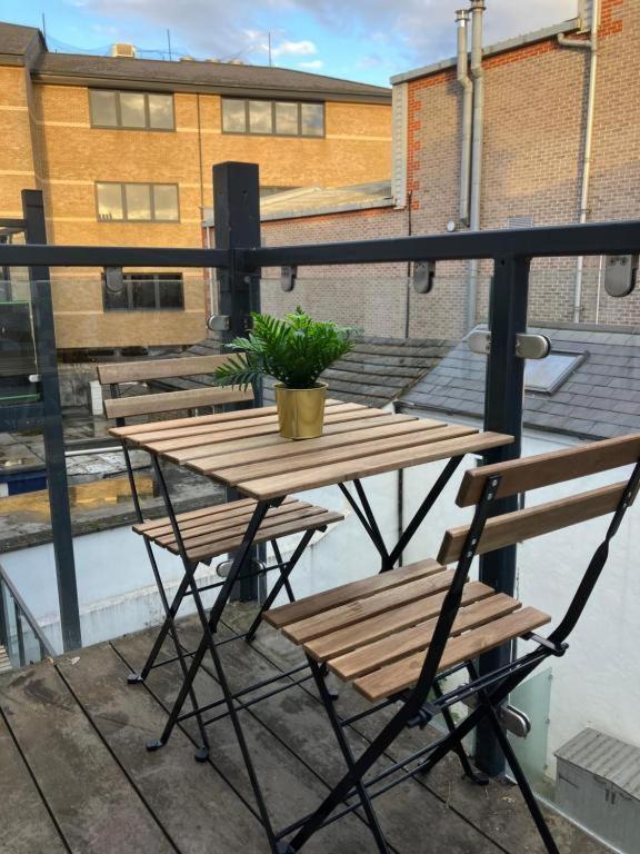 شقة Awesome Refurbished 1 Bed Flat Few Steps To High St ! - 2 East House إبسوم المظهر الخارجي الصورة